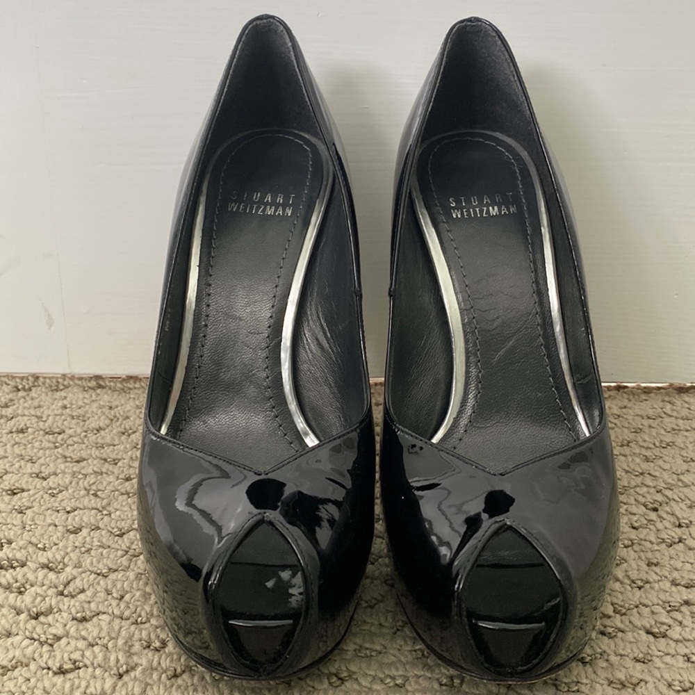 STUART WEIRZMAN black parent leather peep toe pump
